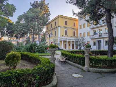 Si tratta dell�Istituto Santa Maria De Mattias, enorme e sorprendente complesso scolastico attivo dal 1936